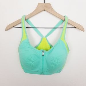 VS Knockout front close maximum support sports bra